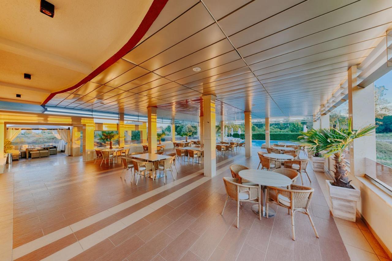 Hotel Lion Ulcinj Exterior photo