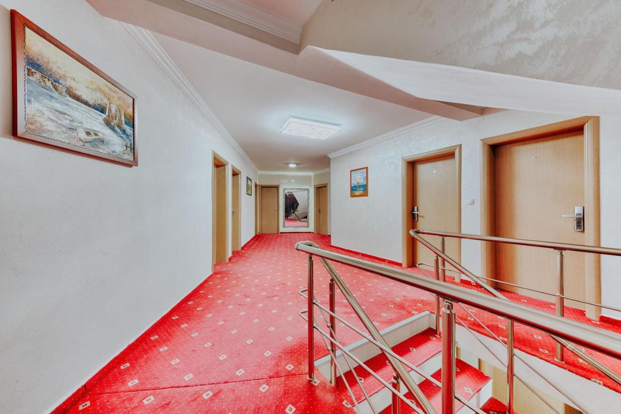 Hotel Lion Ulcinj Exterior photo
