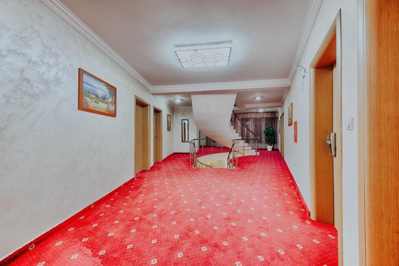 Hotel Lion Ulcinj Exterior photo