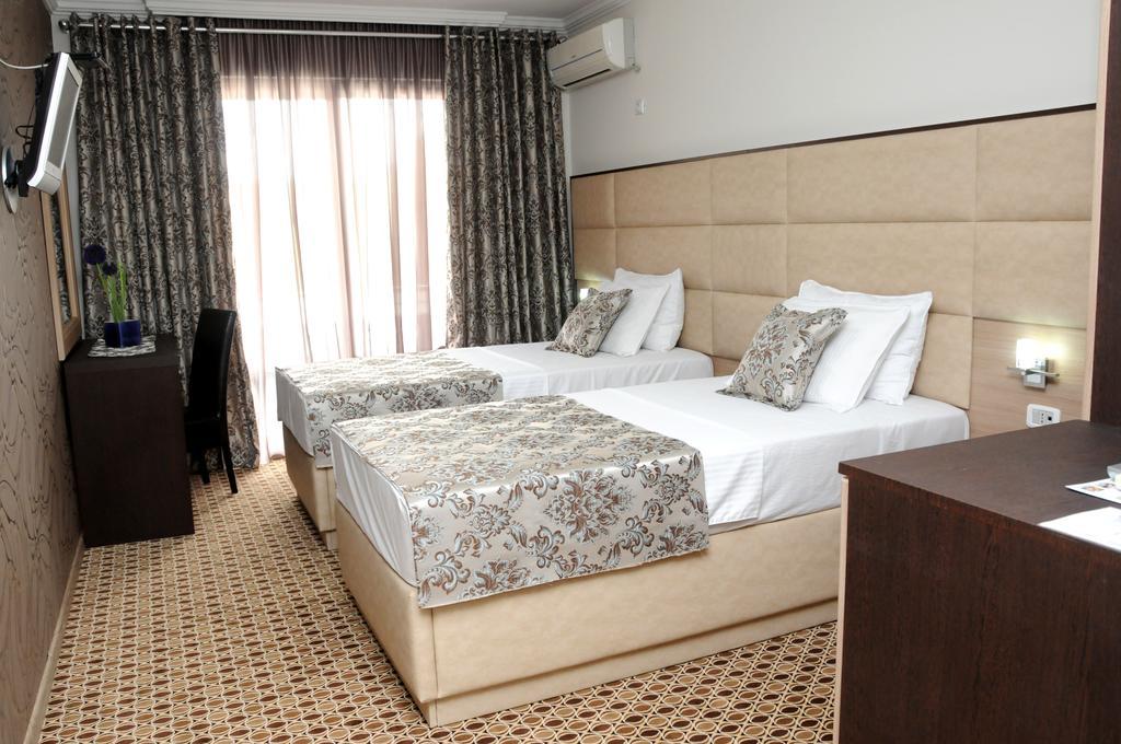 Hotel Lion Ulcinj Exterior photo