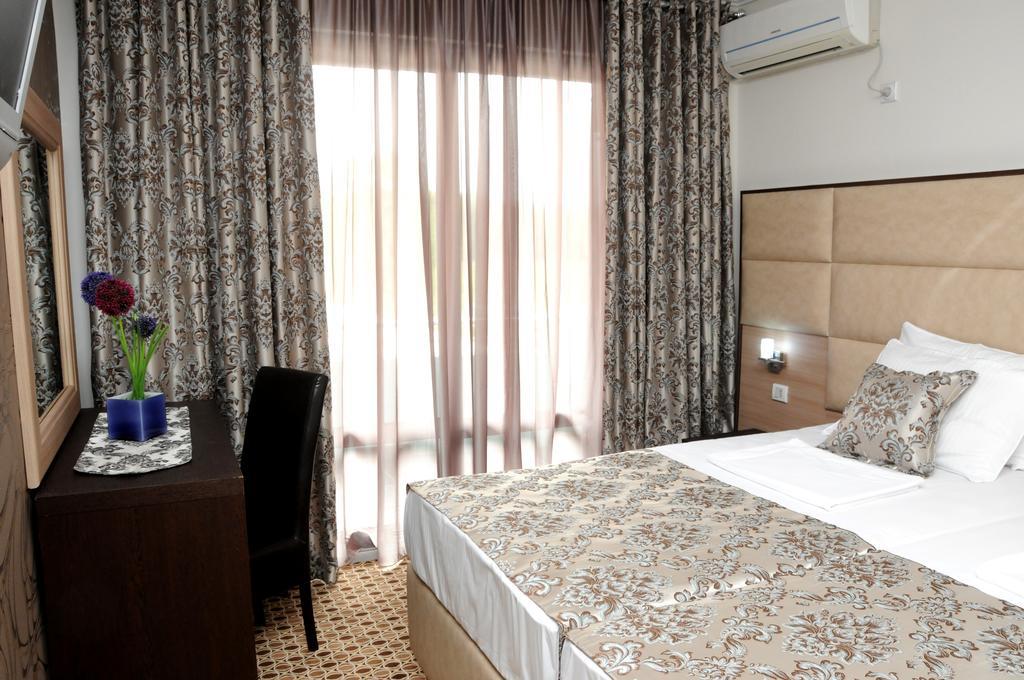 Hotel Lion Ulcinj Exterior photo