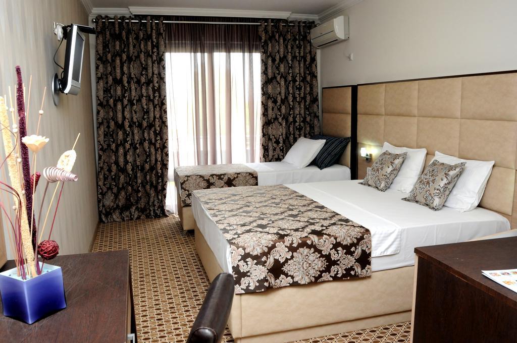 Hotel Lion Ulcinj Exterior photo